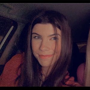 Meet your Posher, Sarah elizabeth